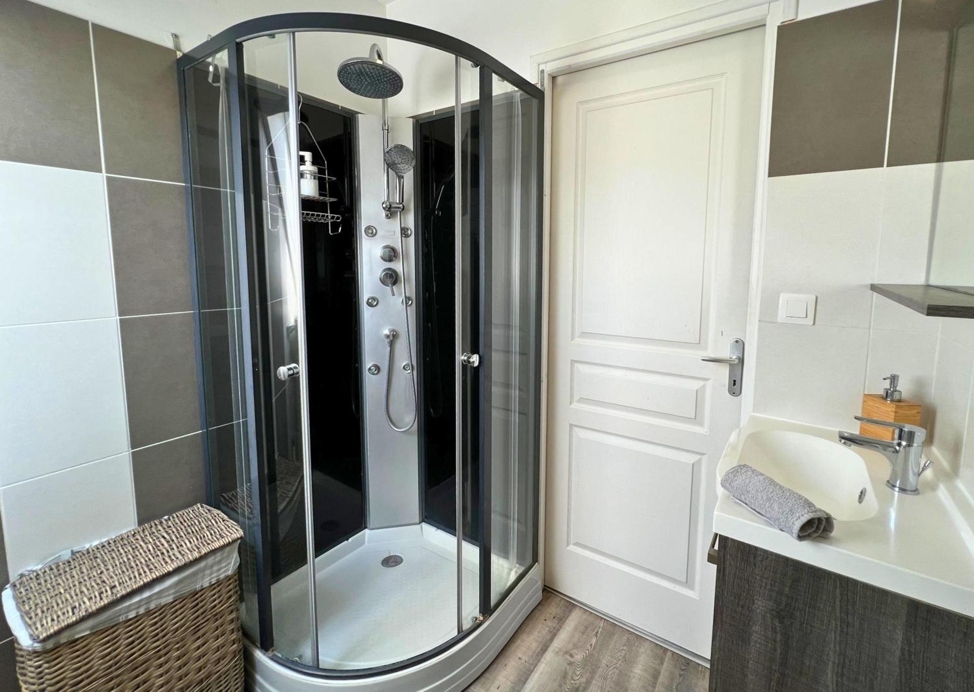 Appartement - Parking Prive Gratuit, Proche Centre-Ville Et Gare De Saint-Omer แซ็งดอแมร์ ภายนอก รูปภาพ
